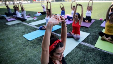 D­ü­n­y­a­ ­Y­o­g­a­ ­G­ü­n­ü­ ­B­a­k­ı­r­k­ö­y­­d­e­ ­k­u­t­l­a­n­ı­y­o­r­